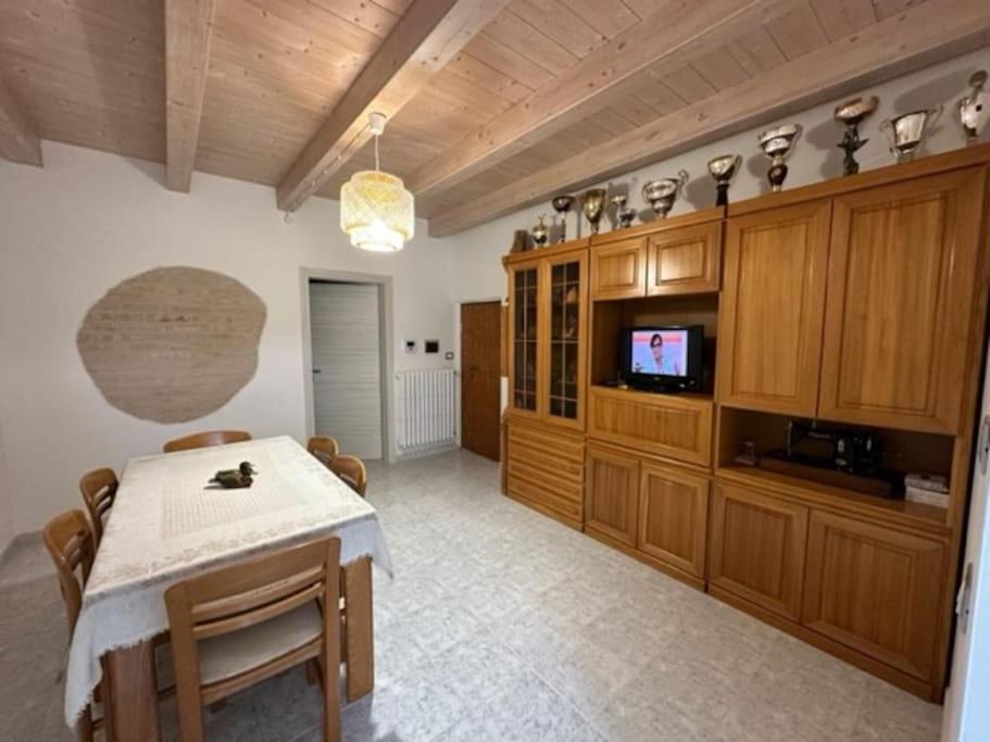 Affittacamere Il Cortile Chiaravalle Marche Zewnętrze zdjęcie